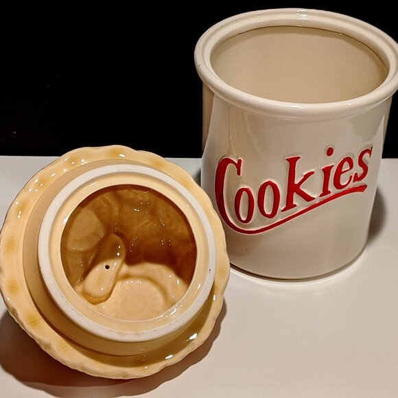 Munch-Time Berry Swirl Ceramic Cookie Jar - Picture 6 of 9